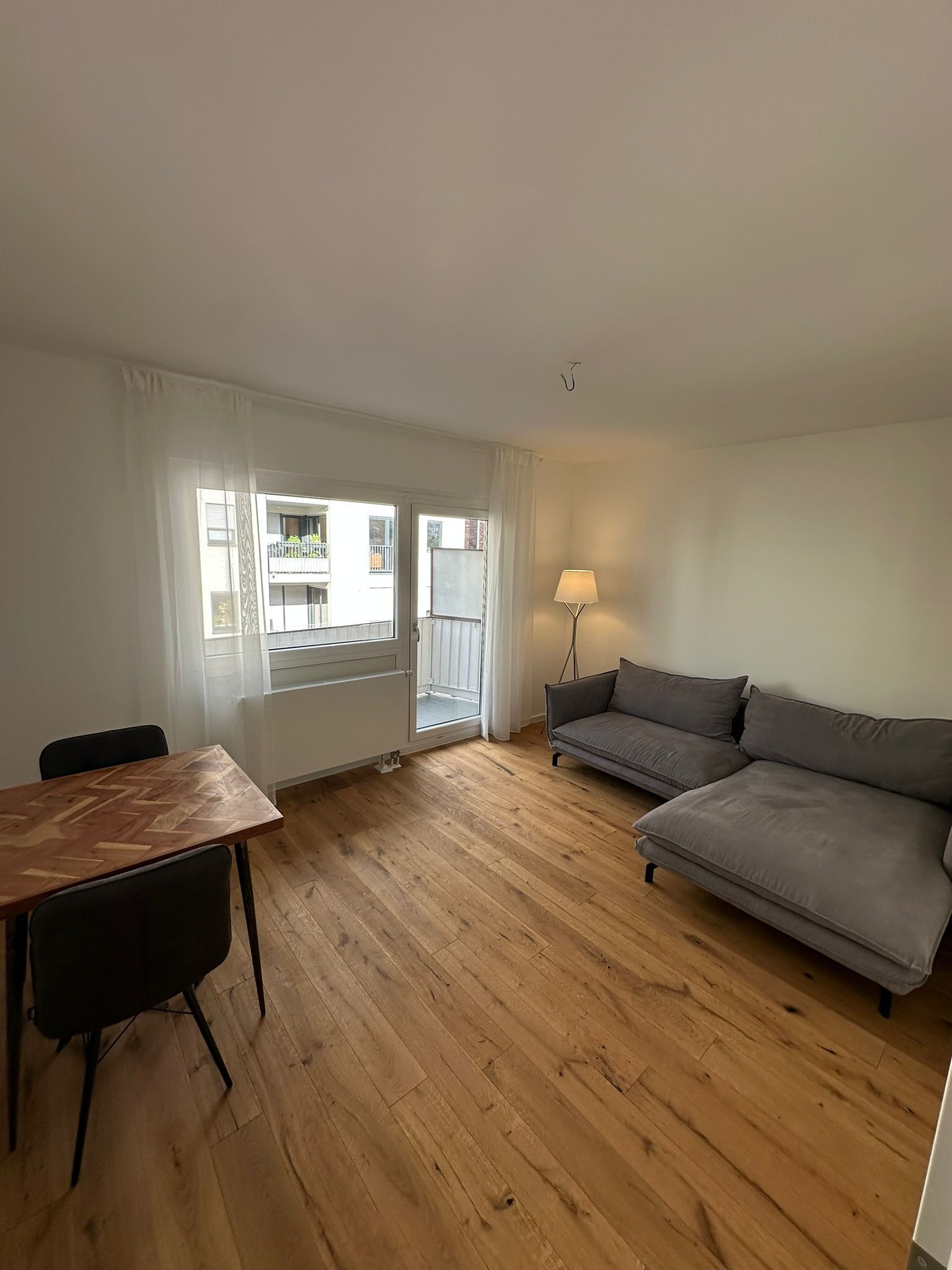 Newly Renovated 2-Room Apartment With Furnishing - 7