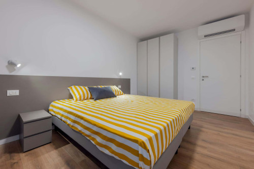 Room in Via della Malvasia, Trento for 630 m² with 11 bedrooms