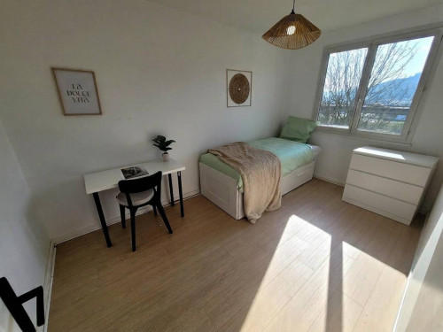 60m² Private room in a flatshare for 3 people