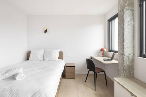 Comfortable double ensuite bedroom in the 18th arrondissement