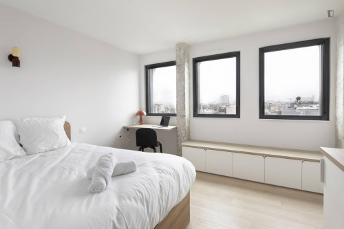 Comfortable double ensuite bedroom in the 18th arrondissement