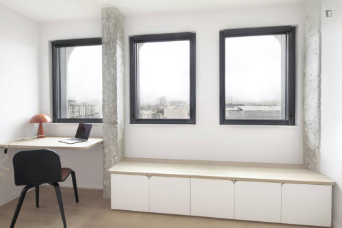 Comfortable double ensuite bedroom in the 18th arrondissement