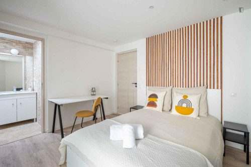 Pleasant single ensuite bedroom near Fort d'Issy-les-Moulineaux