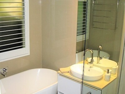 Robina Homestay (Great Location) cl