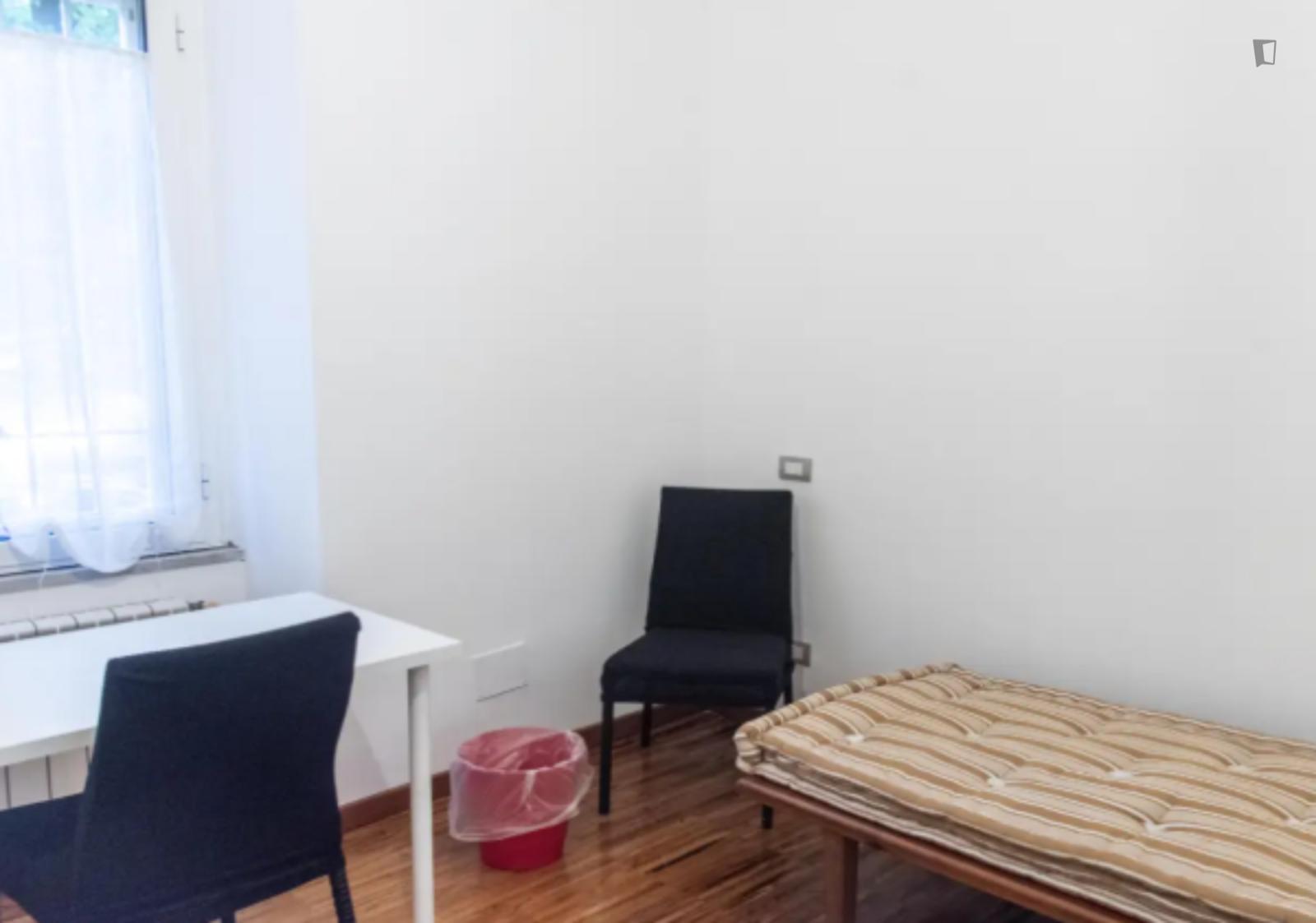 Single Bedroom In A Shared 3-Bedroom Apartment - 1