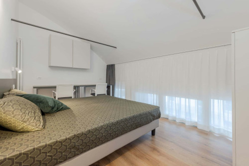 Room in Via della Malvasia, Trento for 630 m² with 4 bedrooms