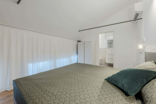 Room in Via della Malvasia, Trento for 630 m² with 4 bedrooms - Gallery - 6