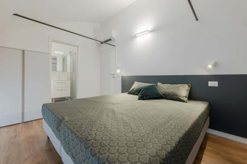Room in Via della Malvasia, Trento for 630 m² with 4 bedrooms - Gallery - 5