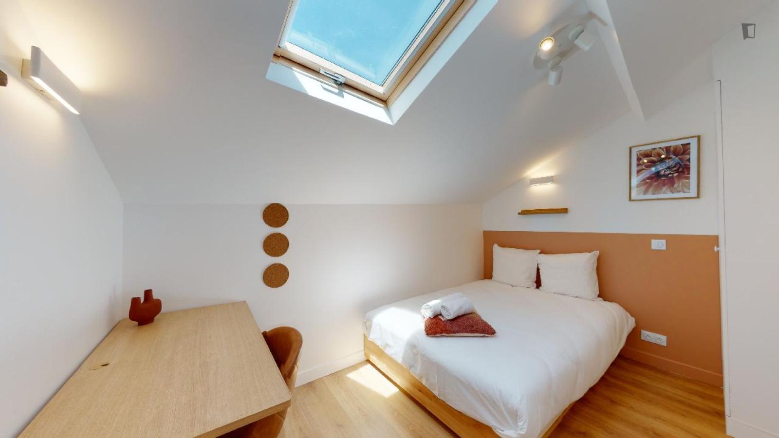 Inviting Double Ensuite Bedroom In Montreuil - Inviting double ensuite bedroom in Montreuil - Gallery - 1