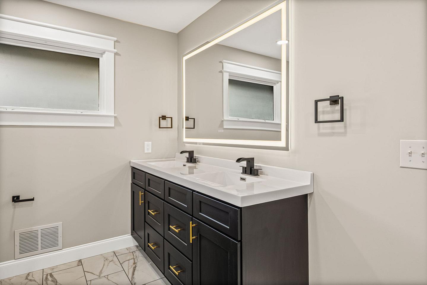 Bed In A 2-Bed Mixed Gender Room - Stunning 4BR Designer Home Near Purdue w/ Finished Basement - Gallery - 2