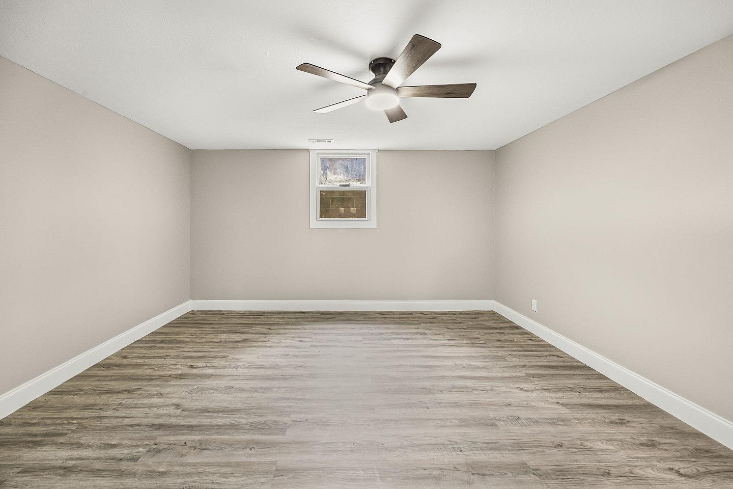 Bed In A 2-Bed Mixed Gender Room - Stunning 4BR Designer Home Near Purdue w/ Finished Basement - Gallery - 10