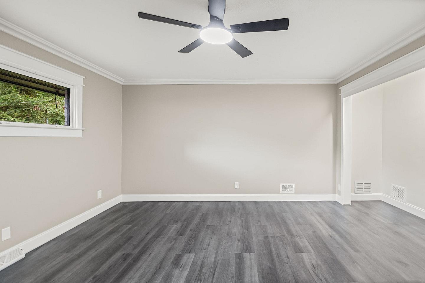 Bed In A 2-Bed Mixed Gender Room - Stunning 4BR Designer Home Near Purdue w/ Finished Basement - Gallery - 5