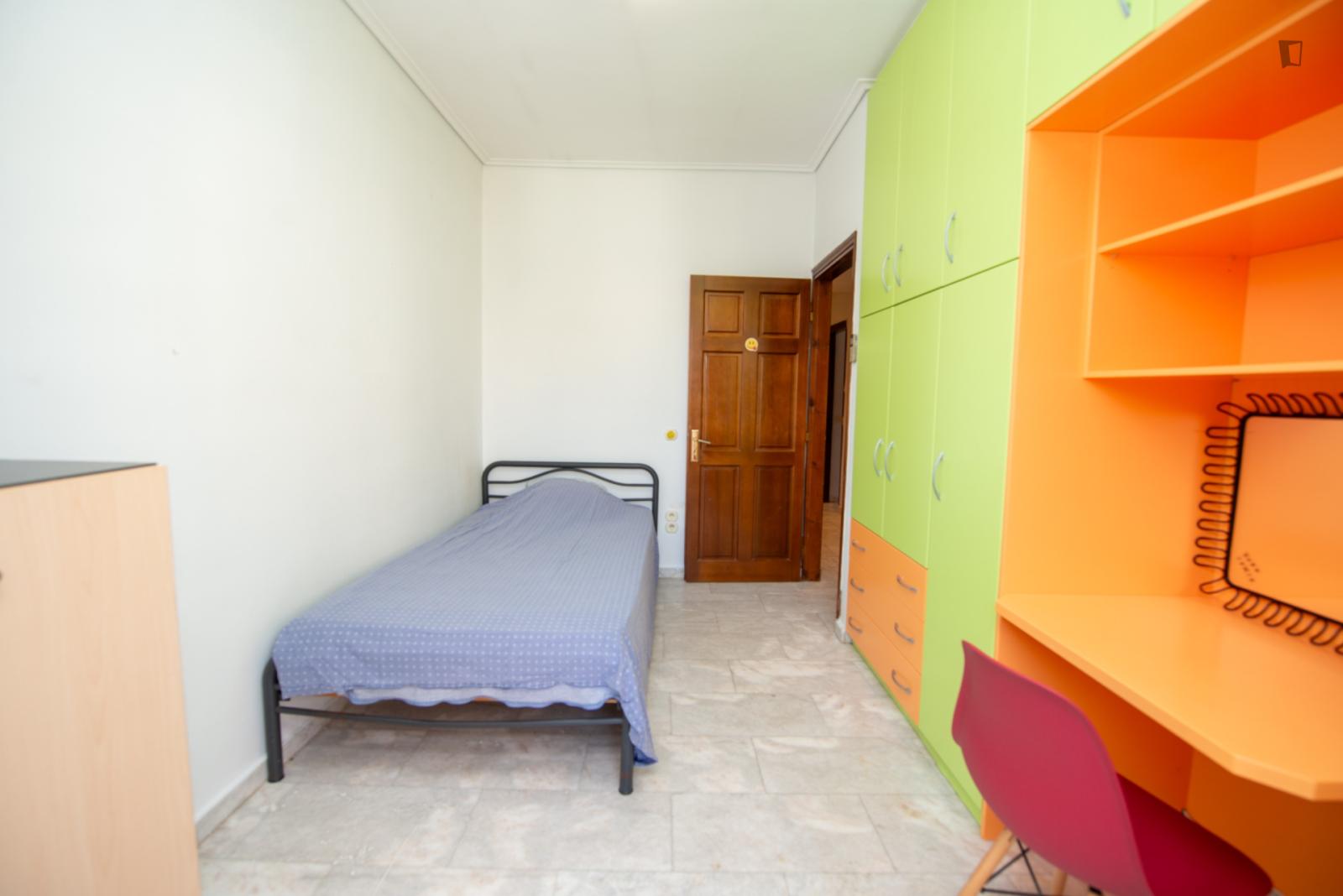  Pleasant Double Bedroom Near Athens  -  Pleasant double bedroom near Athens  - Gallery -  1