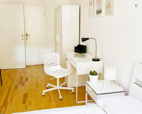 Bright double bedroom near the University of Music and Performing Arts