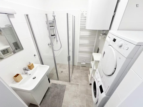Inviting double bedroom close to the University of Applied Sciences BFI  - Gallery -  5