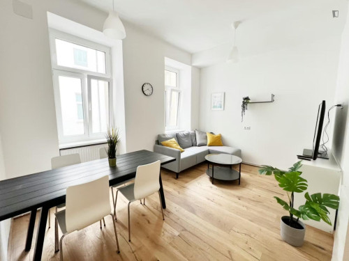 Bright double bedroom near the Vienna University of Economics and Business