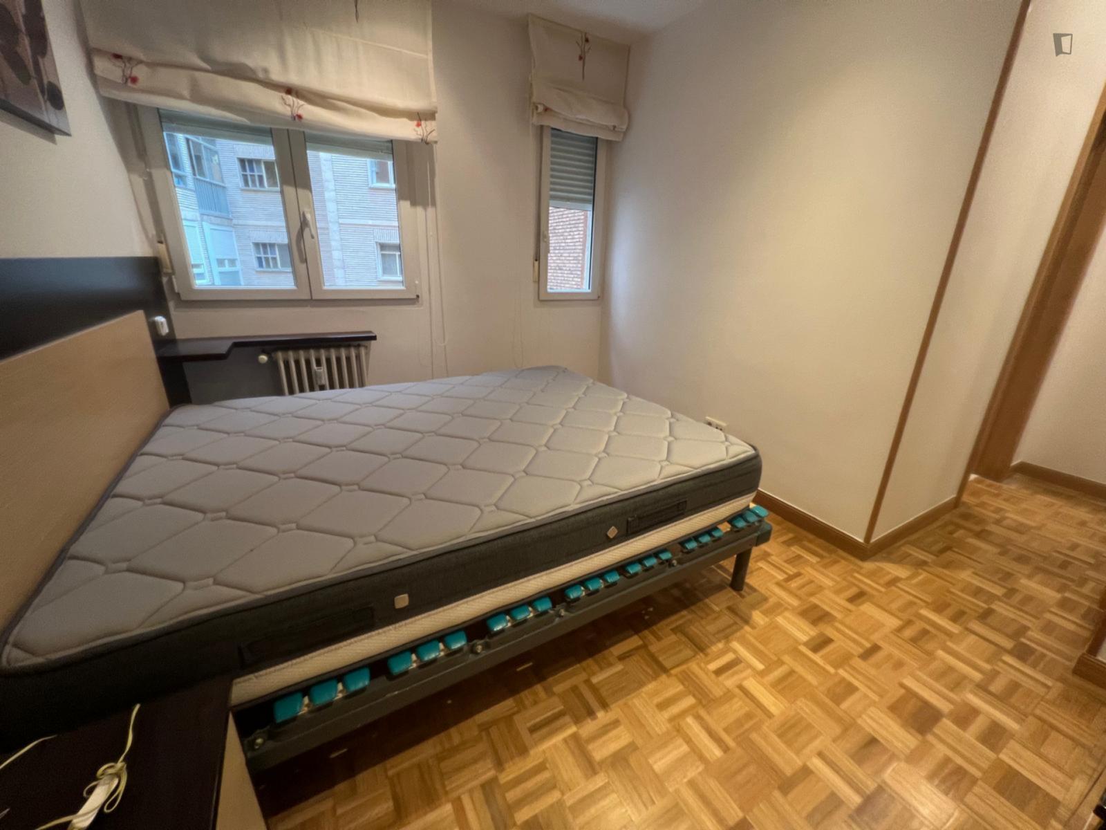  Cool Double Ensuite Bedroom In The Centre Of Burgos  -  Cool double ensuite bedroom in the centre of Burgos  - Gallery -  1