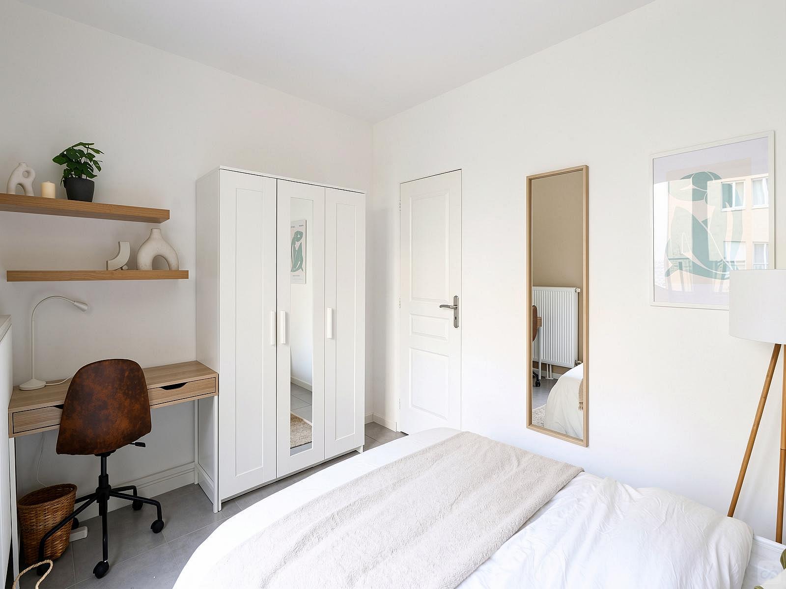 Rent This Large 18 M² Bedroom - 3
