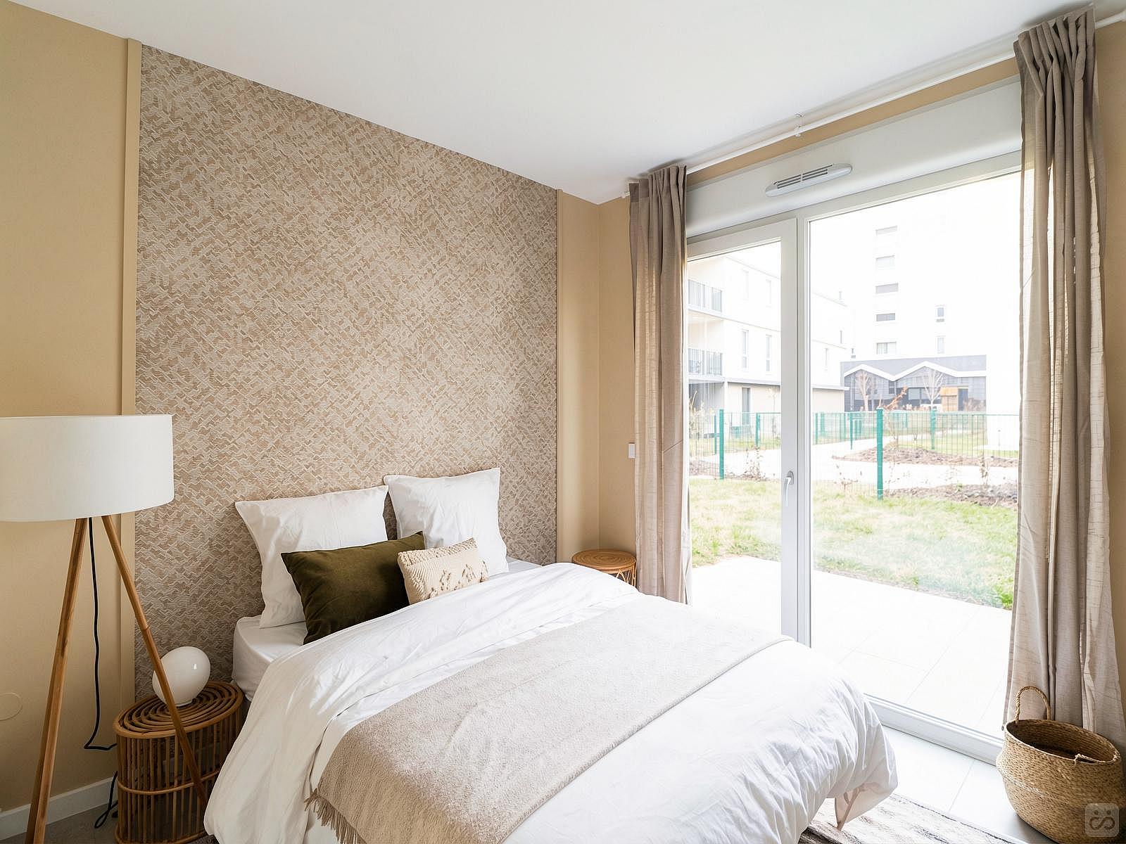 Rent This Large 18 M² Bedroom - 1