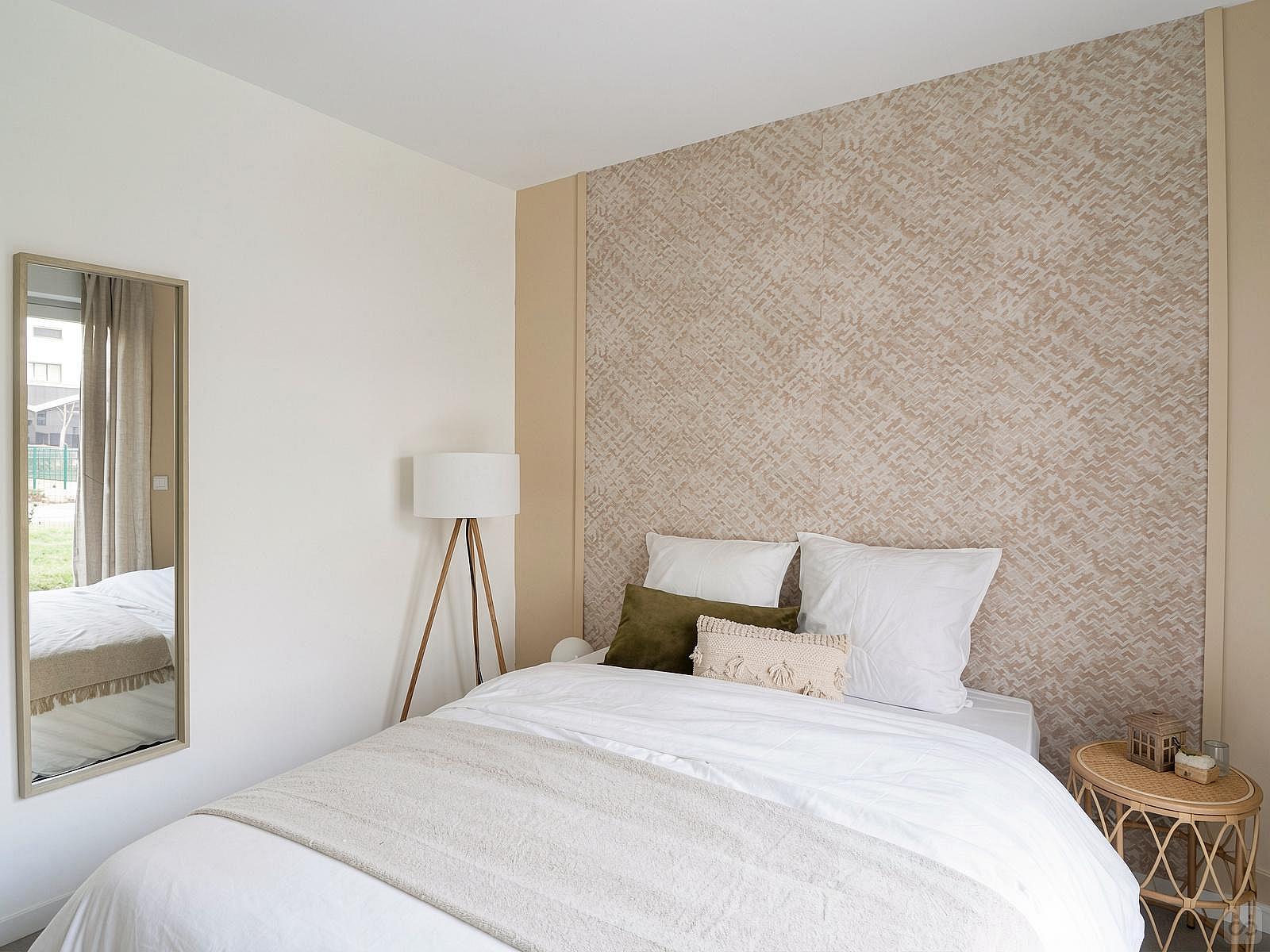 Rent This Large 18 M² Bedroom - 4