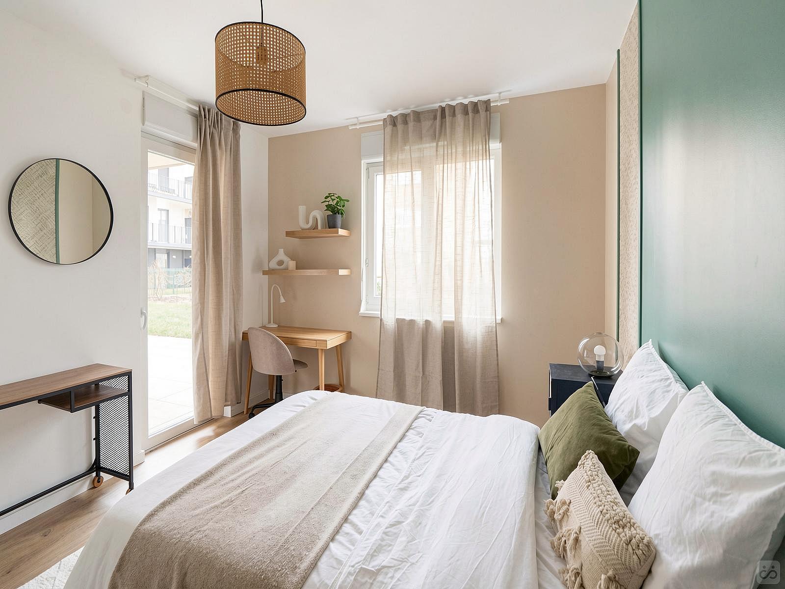 Rent This Luminous 15 M² Bedroom - 1