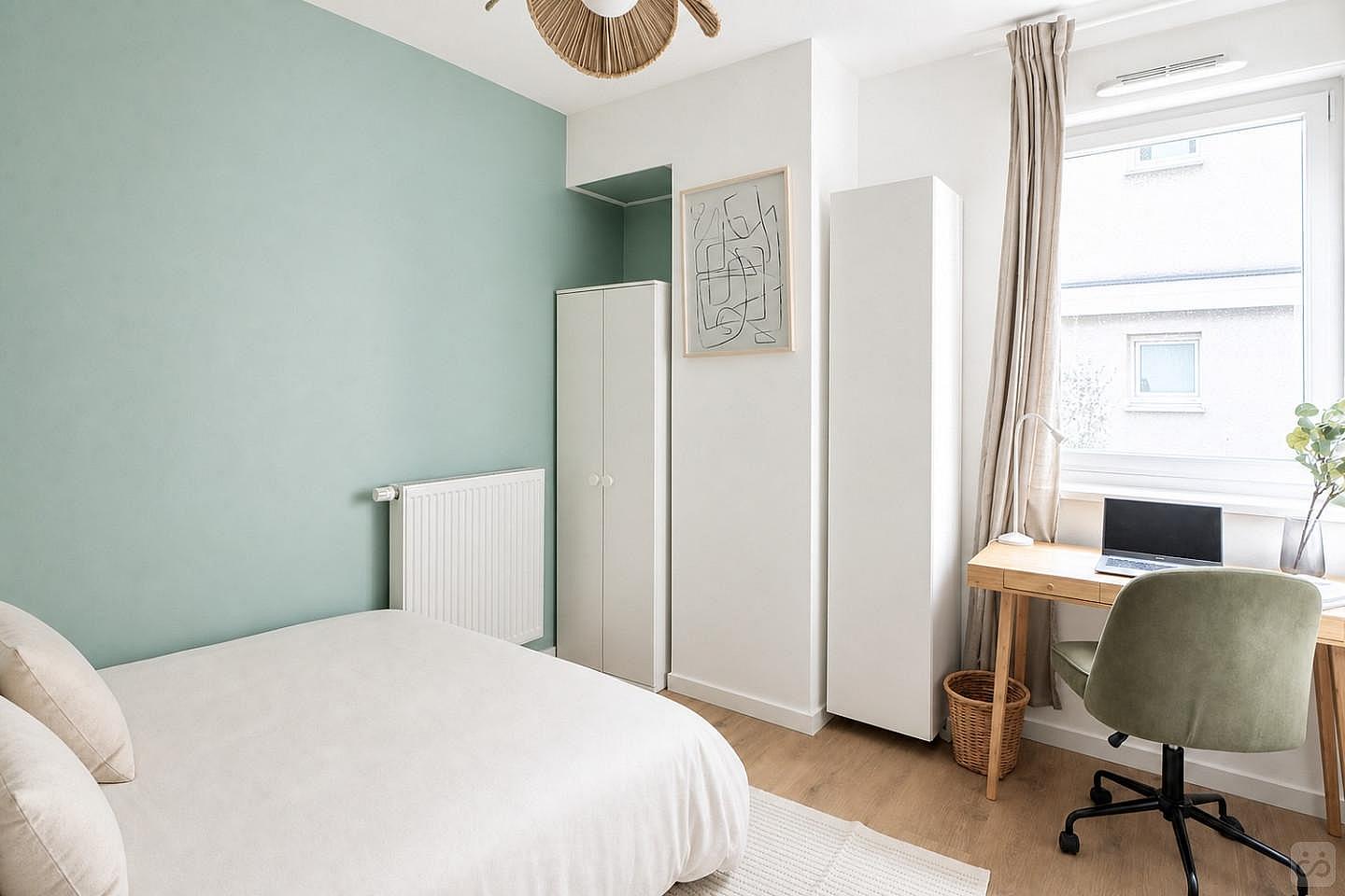 Rent This Colorful 14 M² Bedroom - 4