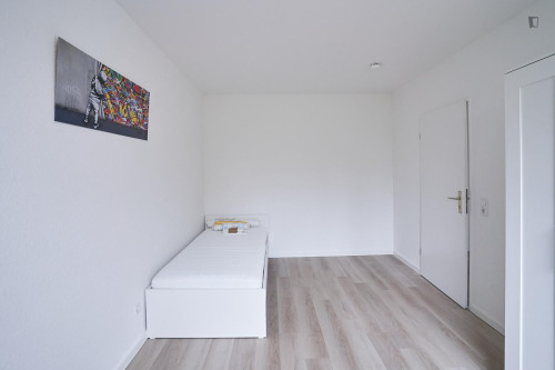Big single bedroom in Wersten