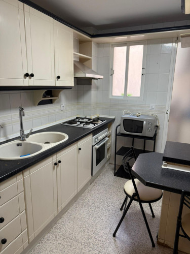 Nice twin bedroom in Ciudad Jardin