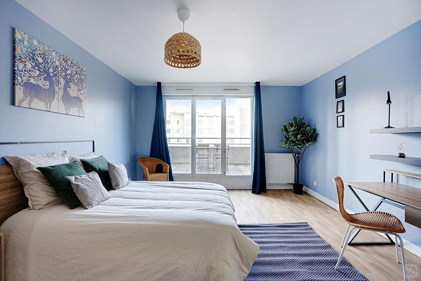 Settle Into This 22 M² Master Bedroom - 2