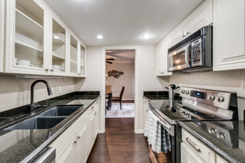 East Ave Home - Gallery - 7