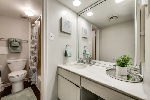 East Ave Home - Gallery - 14