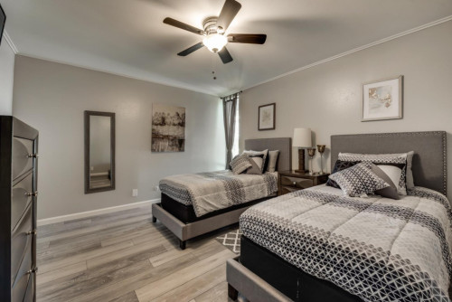 Modern Coliving Oasis with Flexible Layout in Convenient Castilian Neighborhood