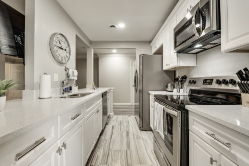 East Ave Home - Gallery - 20