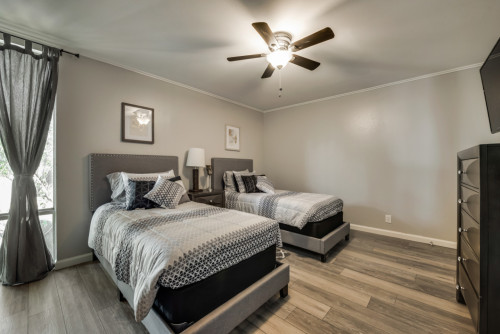 East Ave Home - Gallery - 6