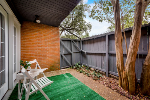 East Ave Home - Gallery - 10