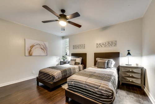 Modern Coliving Oasis with Flexible Layout in Convenient Castilian Neighborhood