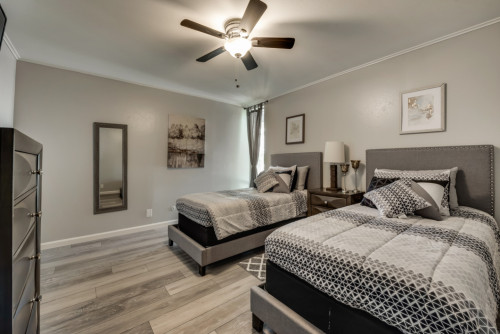 East Ave Home - Gallery - 19