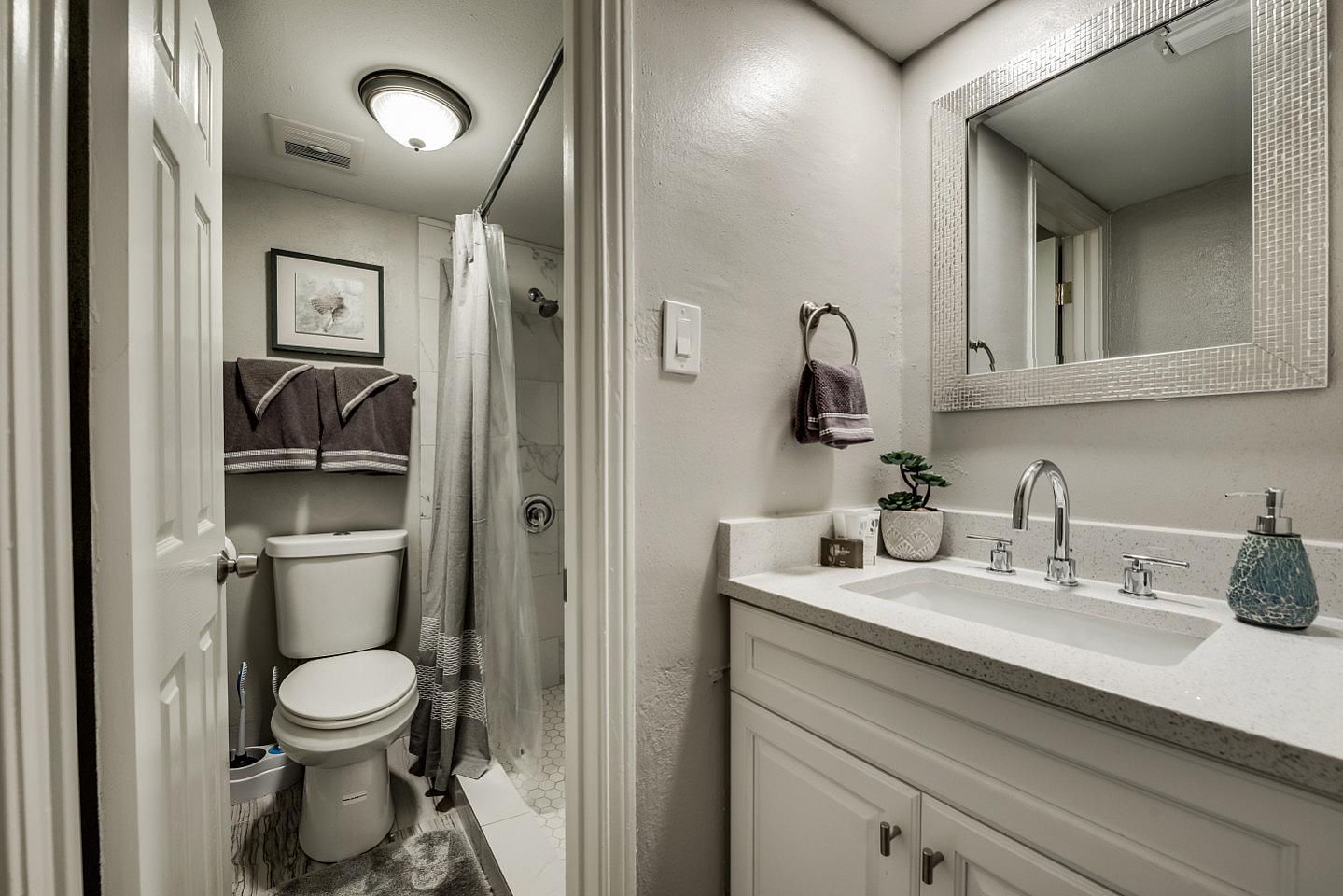  Master Suite  -  Modern Coliving Oasis with Flexible Layout in Convenient Castilian Neighborhood  - Gallery -  2
