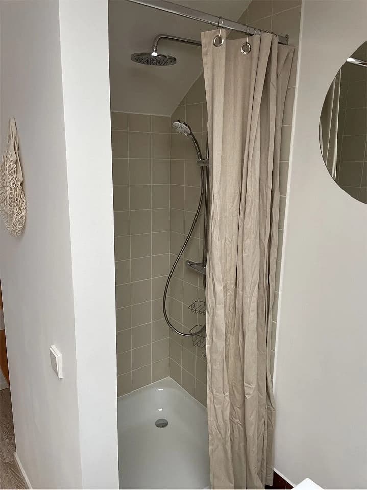 Room With Private Bathroom (shower, Sink) - 4