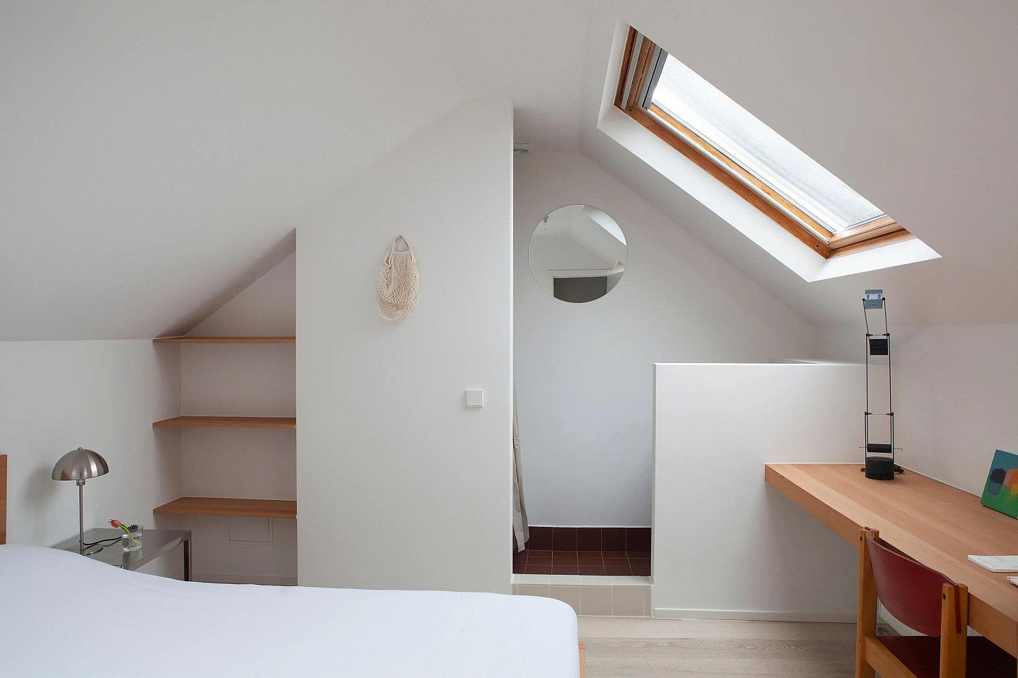 Room With Private Bathroom (shower, Sink) - 3