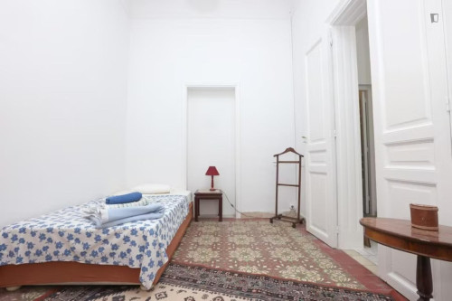 Cozy single bedroom near the Larissa subway station