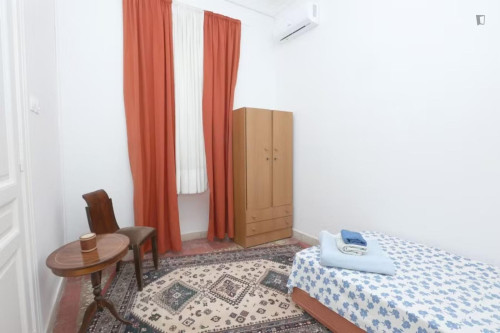 Cozy single bedroom near the Larissa subway station  - Gallery -  5