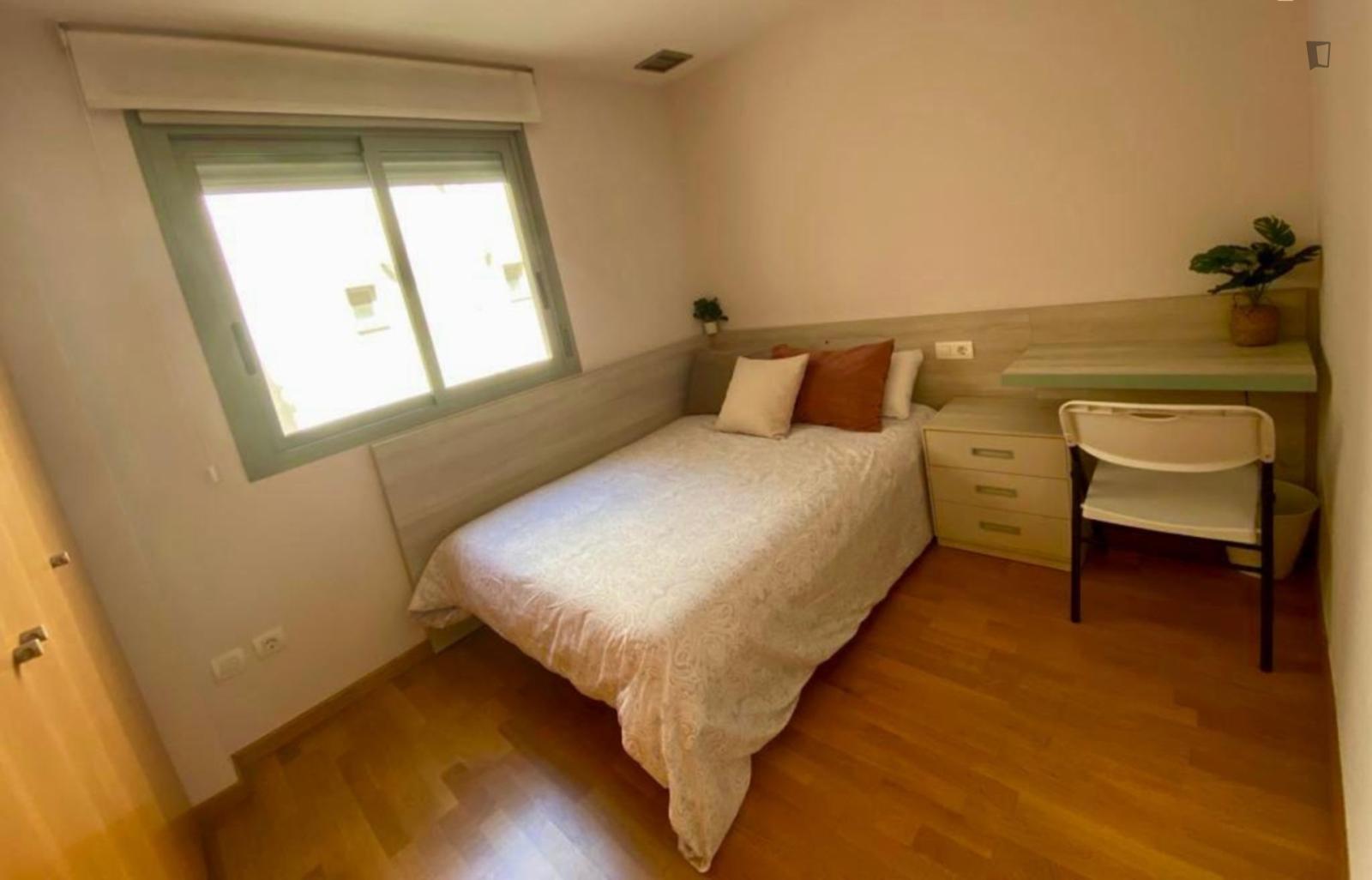 Charming Double Bedroom In Castelló De La Plana - 1