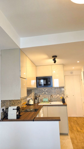 Bright and fully equipped apartment – Popincourt area