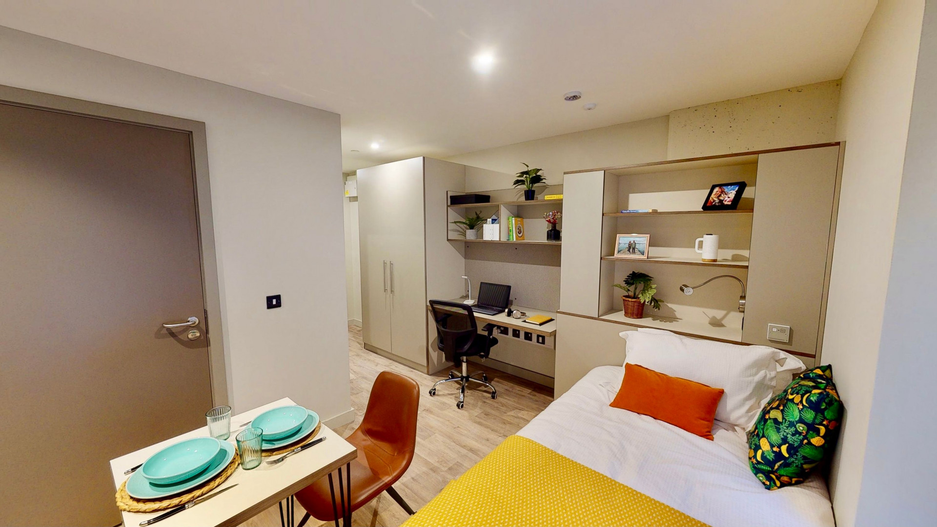 Studio With Terrace (Wet Room) - LIV Belfast - Gallery - 1