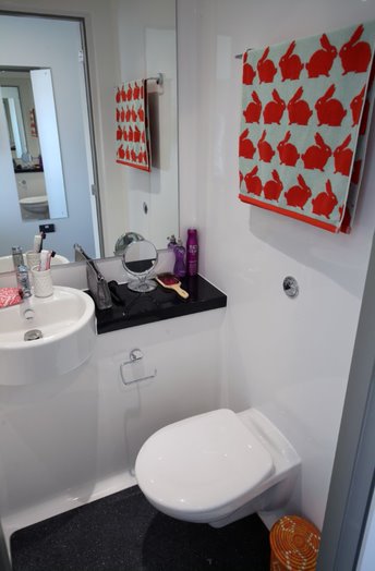 Silver En-Suite - LIV Belfast - Gallery - 6