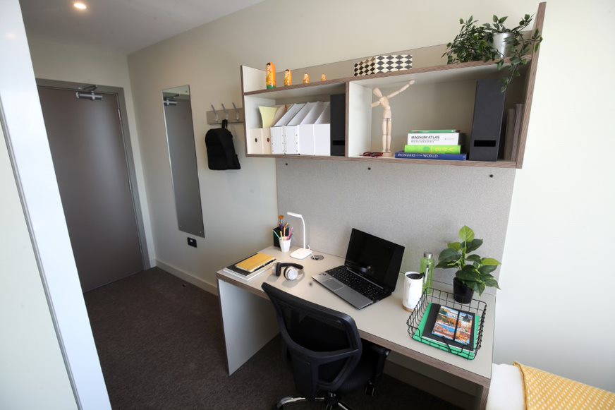 Silver En-Suite - LIV Belfast - Gallery - 3