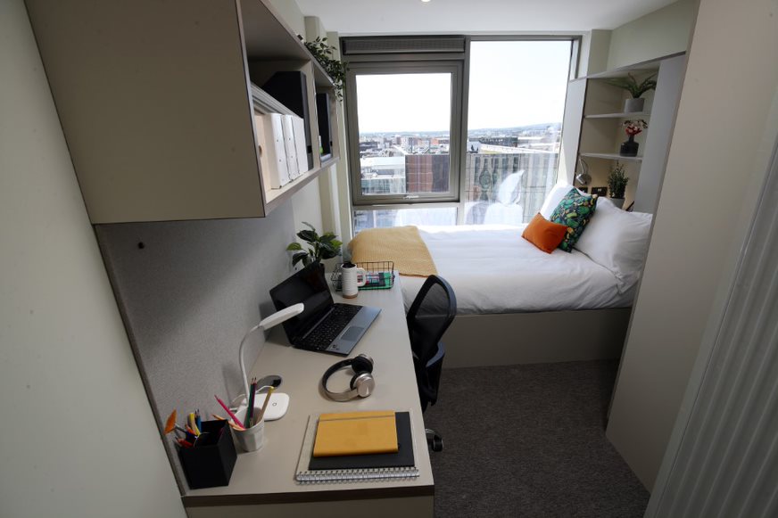 Gold En-Suite - LIV Belfast - Gallery - 1