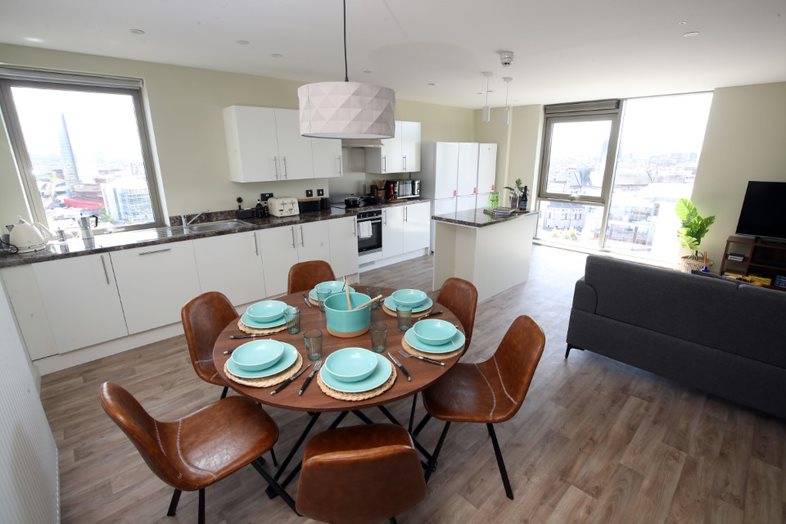 Standard En-Suite - LIV Belfast - Gallery - 8