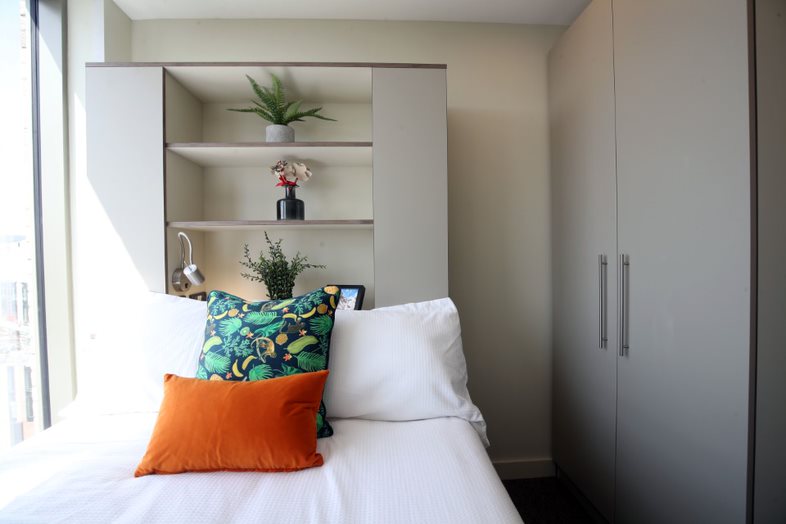 Standard En-Suite - LIV Belfast - Gallery - 3